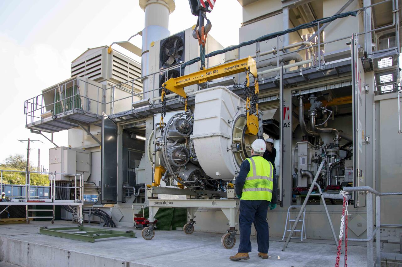 Installation of SGT-400 gas turbine