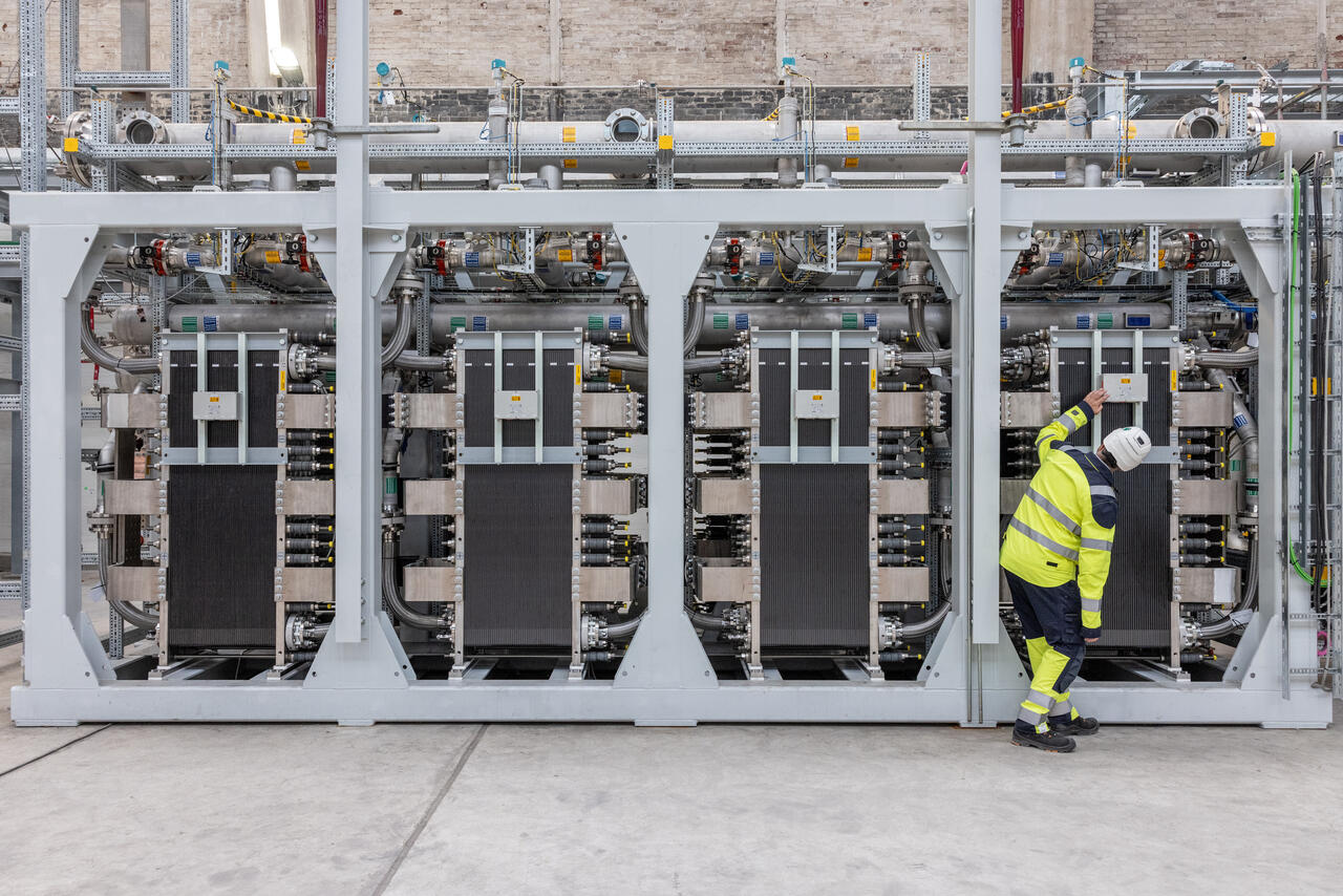 Electrolyzer for green hydrogen production